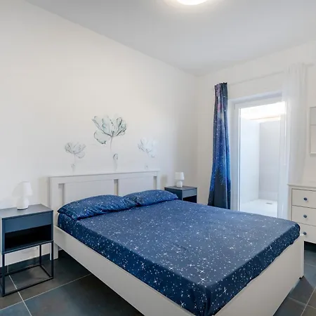 Frontemare - 5 Minwalk From The & Terrace *