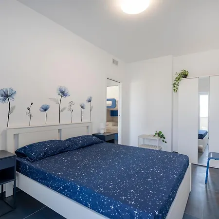 Frontemare - 5 Minwalk From The & Terrace Appartement *