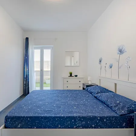 Frontemare - 5 Minwalk From The & Terrace Appartement